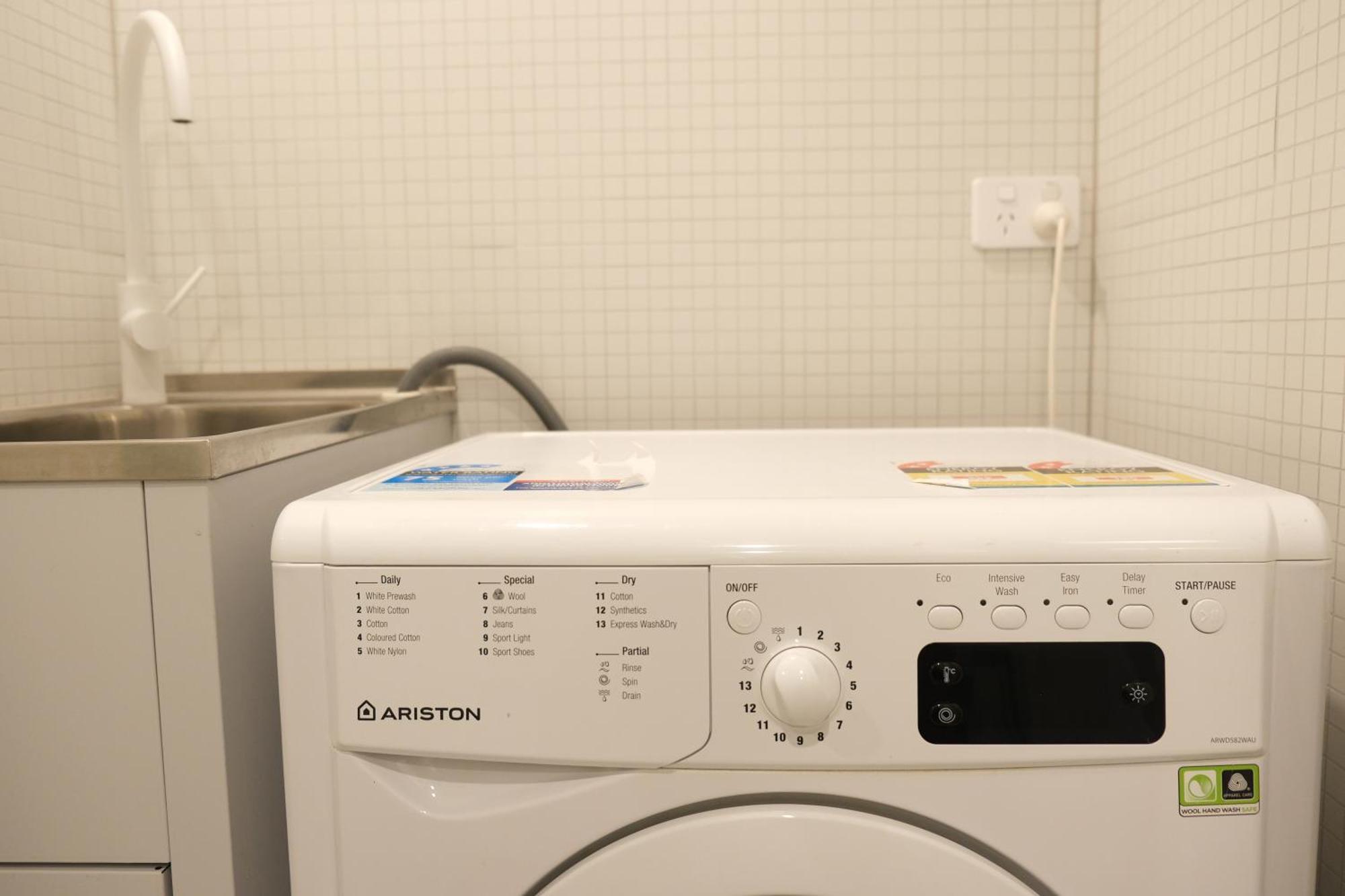 Appartamento Cbd Japanese Retreat 2Br 1P Brekky Wifi Netflix Canberra Esterno foto